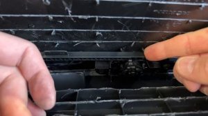 Демонтаж крышки бардачка Honda Stepwgn,ремонт кнопки