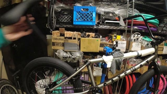 2022 Cult Gateway 20" BMX Unboxing @ Harvester Bikes смотреть онлайн