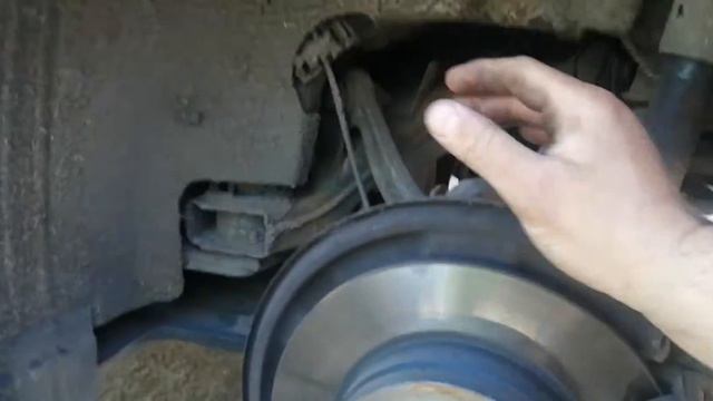 Mercedes C180 leaking brake pipe repair (Part 1 of 2) смотреть онлайн