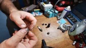 Резьба под свечу сорвана.