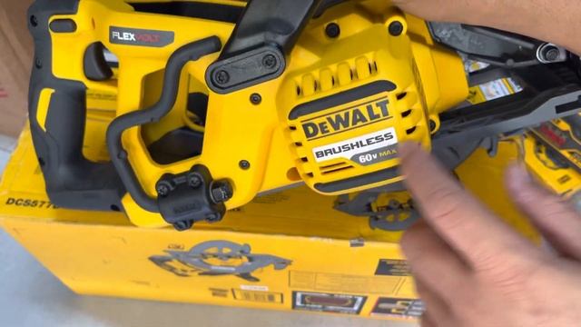 Dewalt DCS 577 New | Máy Cưa Dewalt DCS577 60v FLex 5800v/p Lh 0962232180 Tung