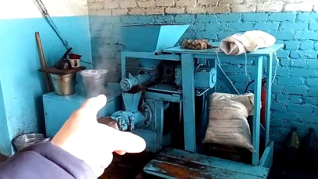 Будни на маслобойне, холодного отжима.