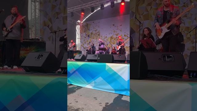 Сурганова и Оркестр - Привыкай. Магадан, День города. 29.06.2019 смотреть онлайн