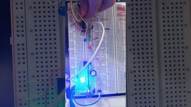 Registro Bidireccional de 4 bits смотреть онлайн