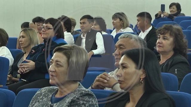 Государственные служащие Денисовского района накануне отметили свой профессиональный праздник смотреть онлайн