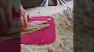 Как отделить минтай от кости.Рыба по-деревенски. С картошечкой и овощами.