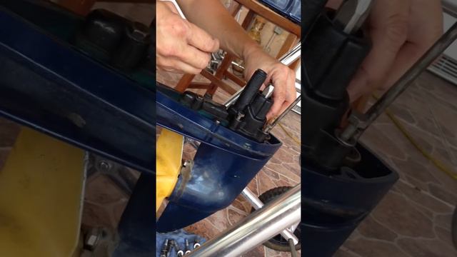 part 2 : replacing impeller pump 10 HP Honda outboard смотреть онлайн