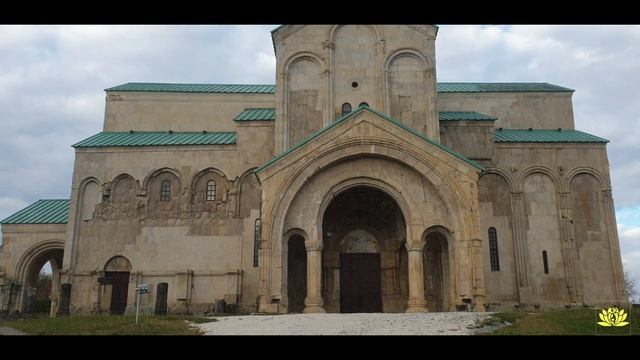Travel Relax in Georgia, Bagrati Cathedral, beautiful and peaceful place in Kutaisi! смотреть онлайн