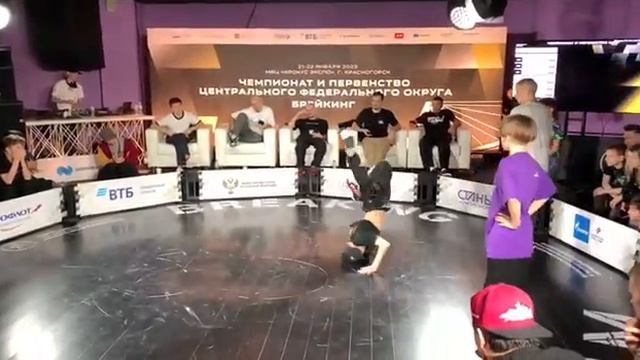 Красногорск. Чемпионат и Первенство ЦФО по брейкингу. 13-15 лет. Отбор в топ 32. смотреть онлайн