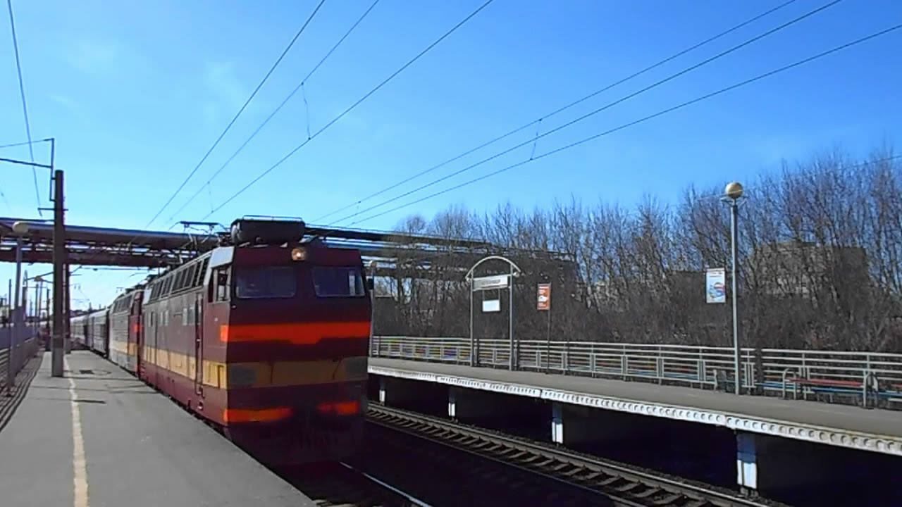 ЧС4Т-257 и ЧС4Т-521 с почтово-багажным поездом