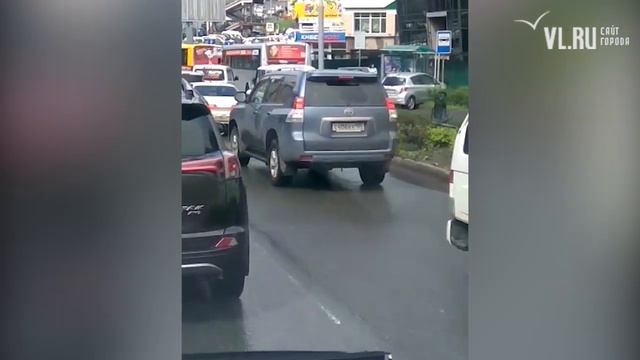 VL.ru - на Гоголя в остановку влетел автомобиль смотреть онлайн