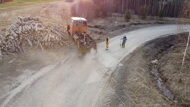 Щетка-ТУ6Д чистит дорогу / Brush-TU6D cleaning the tracks смотреть онлайн