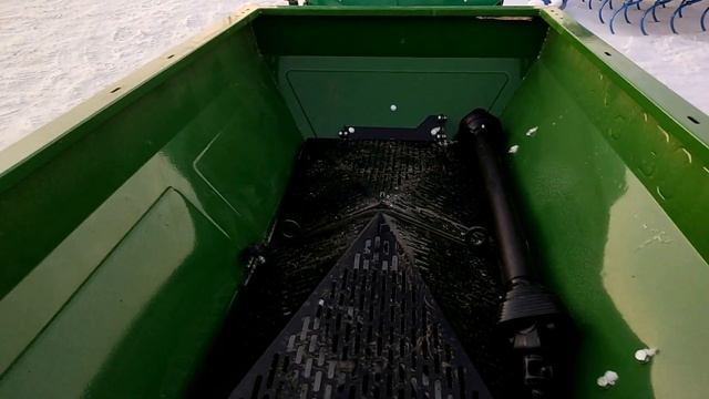 Разбрасыватели минеральных удобрений. Отличия РУМ Фермер 900 от упрощенной модели Стандарт 900. смотреть онлайн