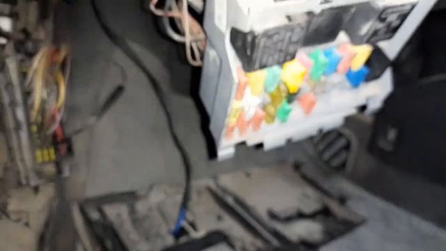 Пропало зажигание. Нашёл блок противоугоной сигнализации но незнаю он это или нет. Опель Вектра а смотреть онлайн