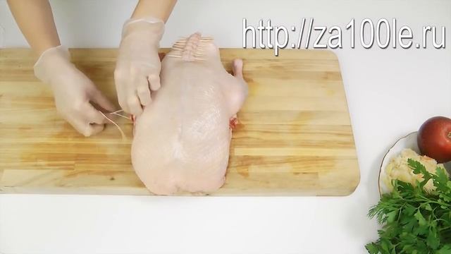 Запеченная утка, фаршированная квашеной капустой и яблоком - Наталья Ким смотреть онлайн