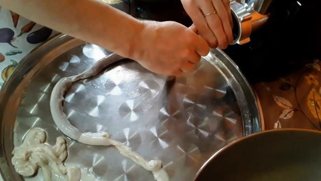 Делаю домашнюю колбасу / I make homemade sausage смотреть онлайн