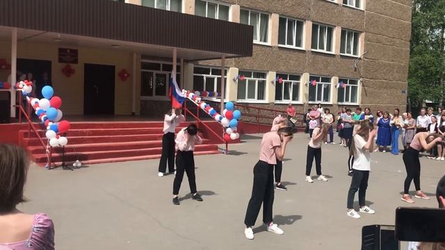 Флешмоб учеников 11 класса школы 114 смотреть онлайн