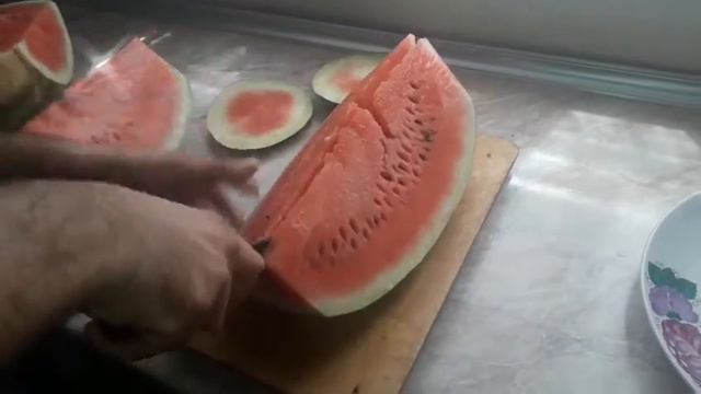 Вкусный АРБУЗ - КАК РЕЗАТЬ смотреть онлайн