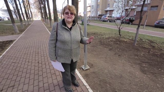 Убирать листья с газонов или нет? смотреть онлайн