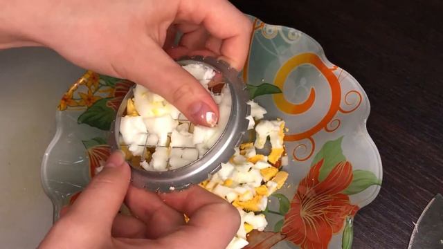 ОЛИВЬЕ: ПРОСТОЙ И ВКУСНЫЙ РЕЦЕПТ БЕЗ КОЛБАСЫ смотреть онлайн