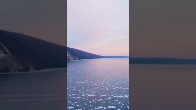 First ice and two brave fisherman at Willoughby. #dji #insta360sphere #insta360 смотреть онлайн