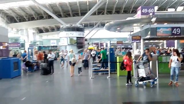 Почему переносят рейсы? Аэропорт Борисполь. Vlog #1 смотреть онлайн