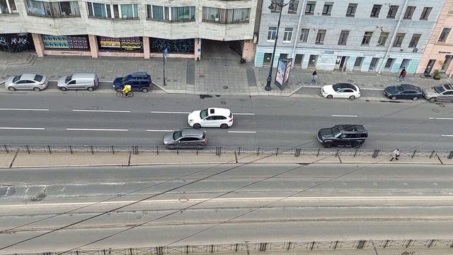 Как же интересно забраться на крышу и посмотреть на все сверху смотреть онлайн