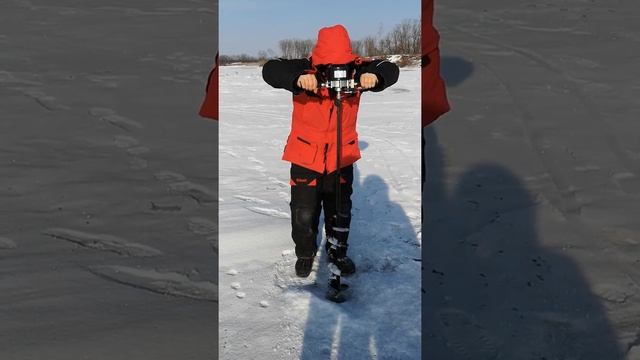 Аккумуляторный ледобур ЕРШ-110Вт и шнек Торнадо-М 150мм с ножами ЗВЕРЬ смотреть онлайн