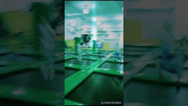 Я в батутном центре? смотреть онлайн