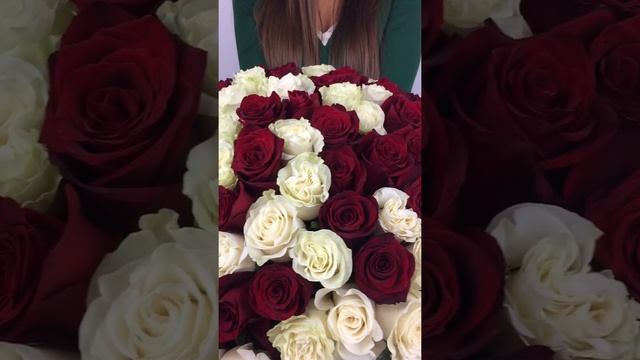 Букет из 101 красной и белой розы смотреть онлайн