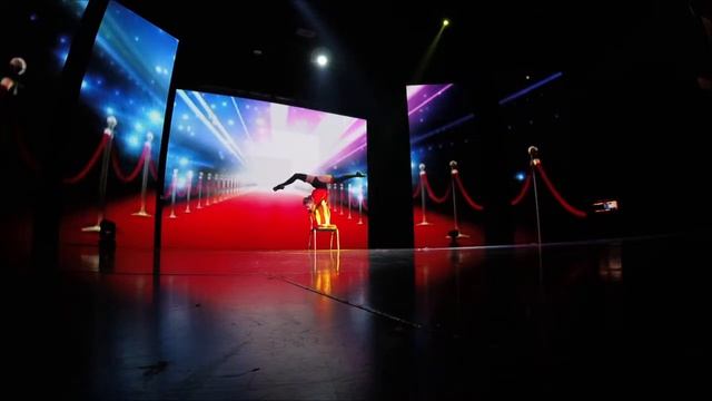 Эквилибр на стуле Юлия смотреть онлайн