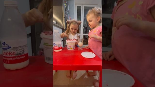 Варя готовит молочный коктейль смотреть онлайн