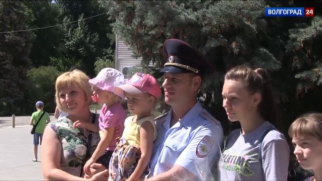 Полицейские поздравили волгоградцев с Днем семьи, любви и верности смотреть онлайн