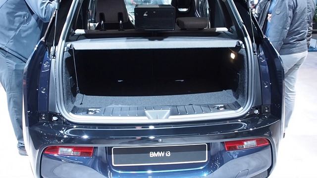 BMW i3 2020 vs. Volkswagen ID.3 2020 смотреть онлайн