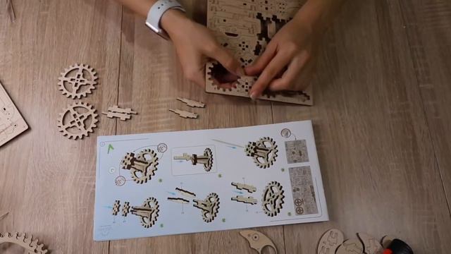Как собрать трактор от UGEARS. Подарок на Новый год. Обзор конструктора UGEARS. 🚜