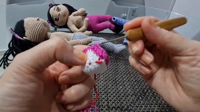 Boneca Amigurumi - Gabi- tênis e tiara- Croche - Lis Labre смотреть онлайн