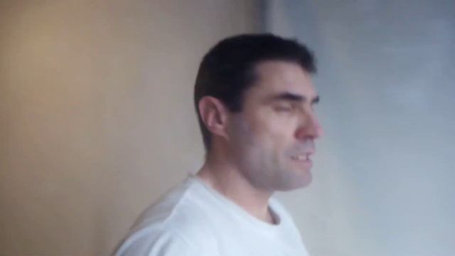 Вышкуриваем стены. Зачистка под обои...