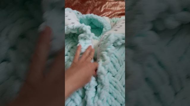 Комплект на выписку для новорожденного из Ализе пуффи, конверт и комбинезон. смотреть онлайн