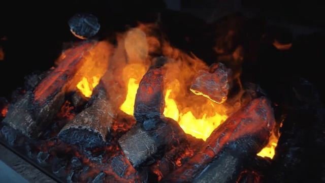 Квартира блогера. Санузел, кухня и эффектная зона с камином в гостиной смотреть онлайн