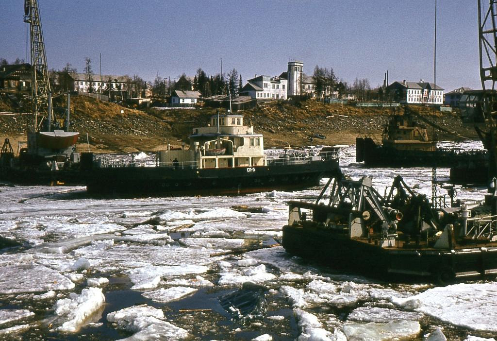 Игарка проблемы с переправой на остров.mp4 смотреть онлайн