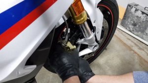 Как снять переднее колесо BMW S1000R - @MotoSochiClub