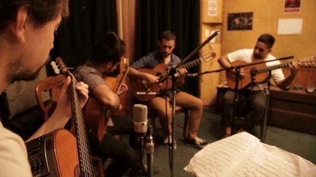 Damian Carrizo - Cuarteto de guitarras - Tango milonga "Payadora" de Julián Plaza смотреть онлайн