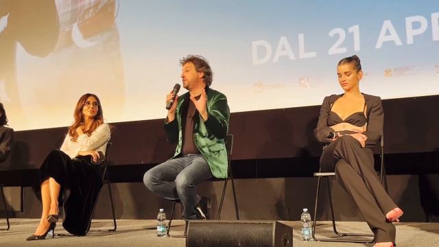 Leonardo Pieraccioni e Sabrina Ferilli presentano il film "Il sesso degli angeli" смотреть онлайн