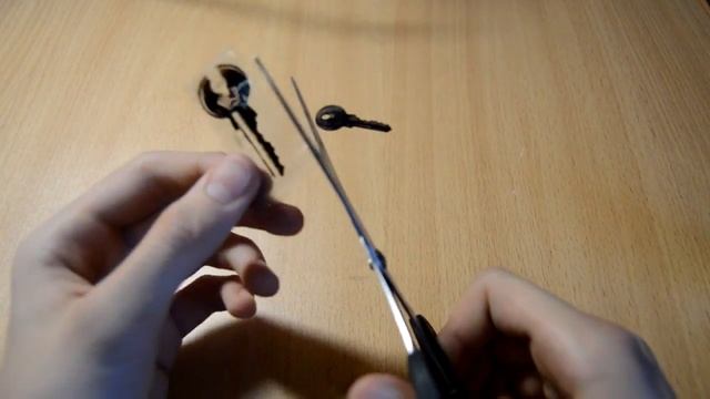 КАК ОТКРЫТЬ ЗАМОК БУТЫЛКОЙ! смотреть онлайн