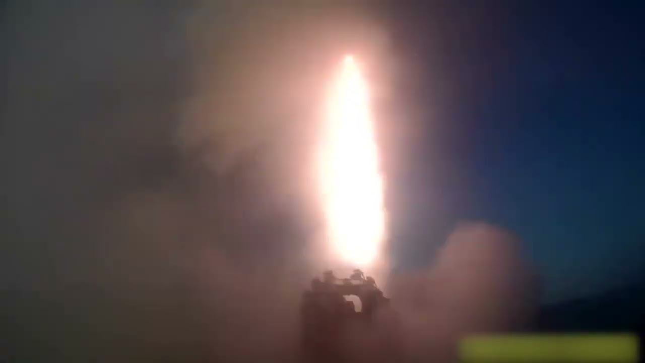 залповый пуск четырьмя крылатыми ракетами «Калибр» по куеву смотреть онлайн