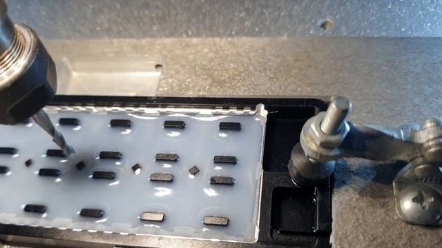 Необычный оптический эффект при фрезеровке смотреть онлайн