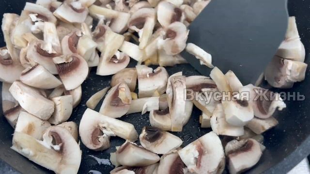 Повар научил ПРАВИЛЬНО готовить КУРИНОЕ ФИЛЕ! Вкусно, просто, а главное съедается всё и сразу! смотреть онлайн