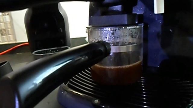 Cafeteira De Longhi EC9 смотреть онлайн