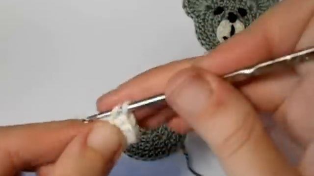Аппликация крючком - Мишка. Мастер-класс для начинающих / Сrochet bear applique Tutorial смотреть онлайн
