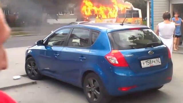 Горит автобус в Приокском Рязань 28.07.2014 (часть - 2) смотреть онлайн